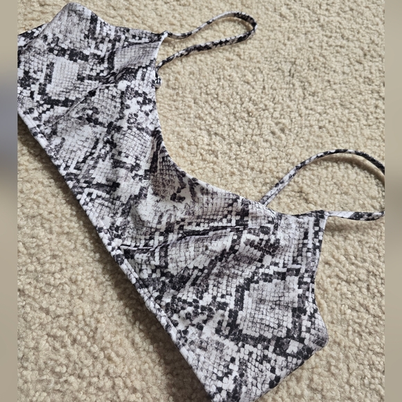 Garage Other - 🌈Garage Snakeskin Print Adjustable Back Adjustable Straps Bralette Swim